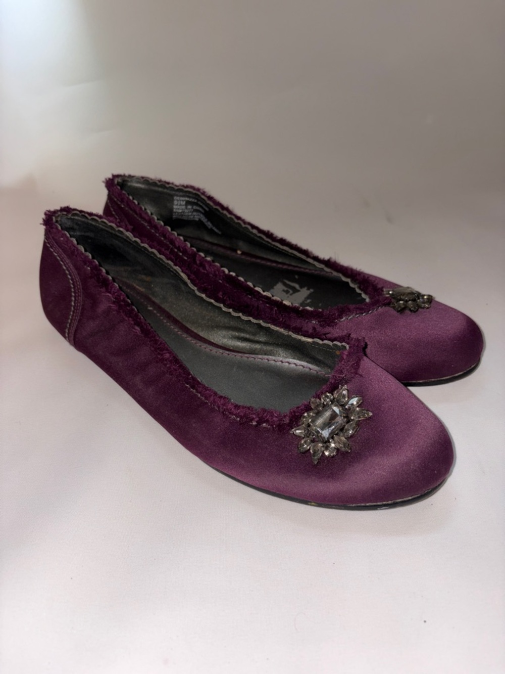 Simply Vera Demitazza Raisin Satin Ballet Flats with Crystal Brooch Size 9.5